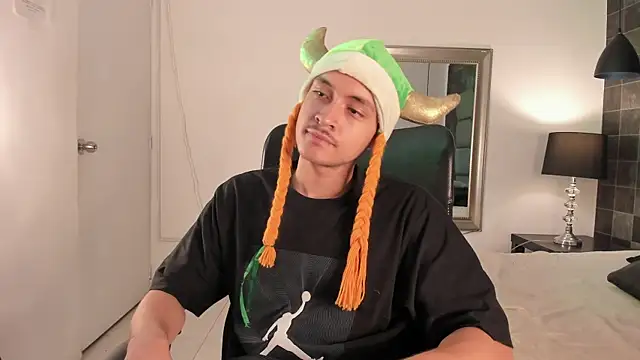 Snapshot of Desmon_Clark chatting on 03/18/25, 06:25 Desmon Clark online show from 03/18/25, 06:25