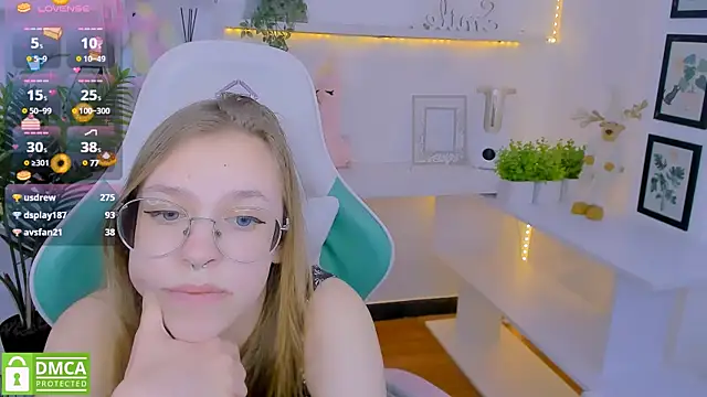 LayriantaVee online show from 01/29/25, 01:07