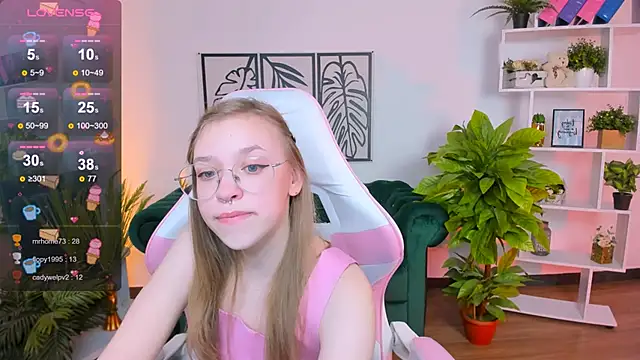 LayriantaVee online show from 02/01/25, 10:15