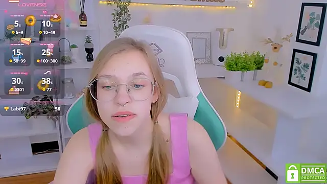 LayriantaVee online show from 02/10/25, 10:09