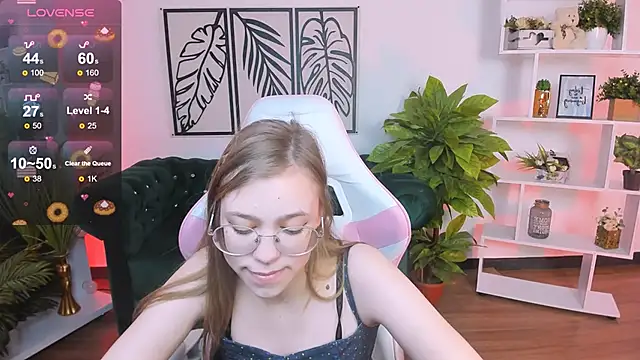 LayriantaVee online show from 02/16/25, 09:59