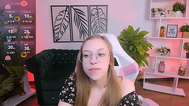 LayriantaVee online show from 02/22/25, 01:24