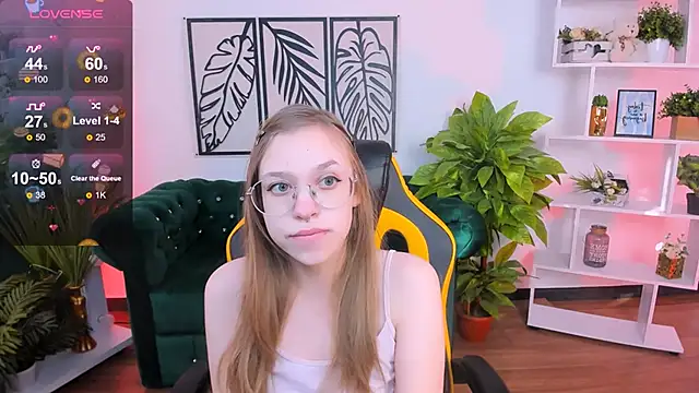 LayriantaVee online show from 02/23/25, 07:00