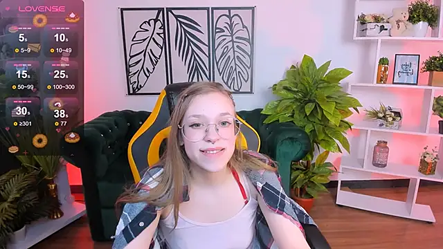 LayriantaVee online show from 02/23/25, 01:21