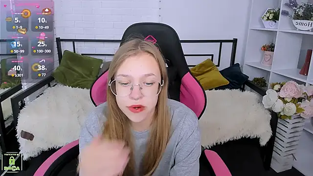 LayriantaVee online show from 09/17/25, 06:04