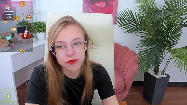 LayriantaVee online show from 09/22/25, 06:15