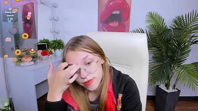 LayriantaVee online show from 09/28/25, 06:19