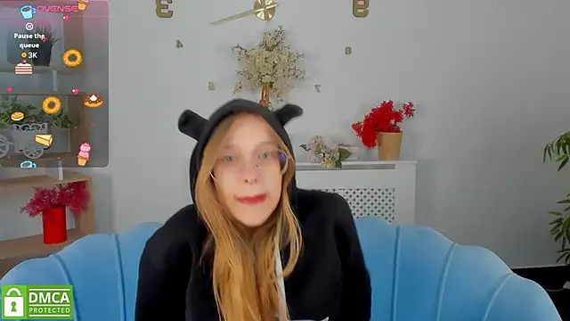 LayriantaVee online show from 10/10/25, 06:12