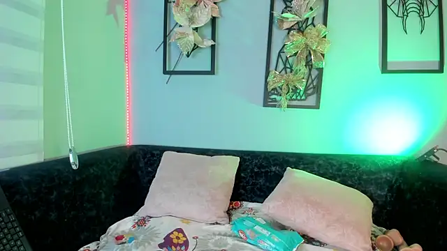 Annie karlsson   online show from 12/23/24, 08:25