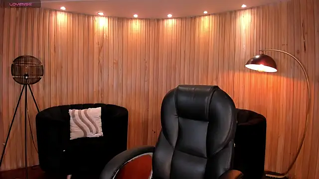 Snapshot of AmberFarrell chatting on 05/18/26, 08:14 AmberFarrell online show from 05/18/26, 08:14