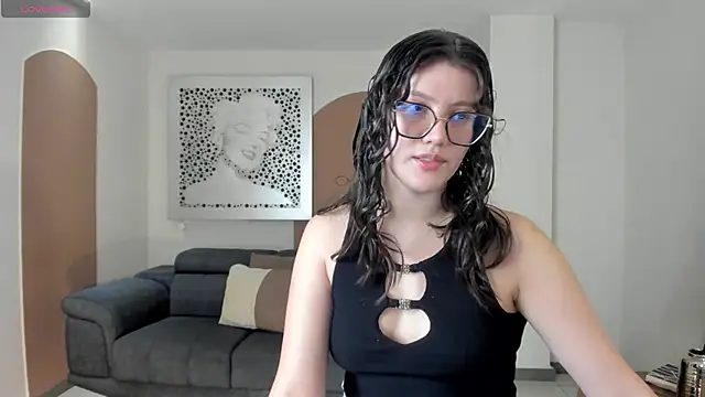 Snapshot of AmberFarrell chatting on 06/04/26, 08:59 AmberFarrell online show from 06/04/26, 08:59