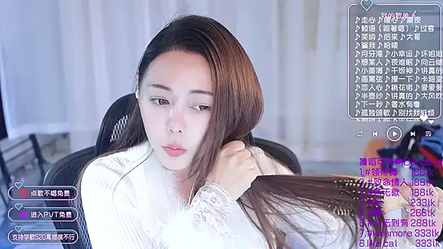 Snapshot of Roseonly_ chatting on 01/08/25, 01:20 Roseonly  online show from 01/08/25, 01:20
