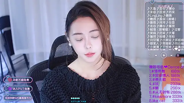 Snapshot of Roseonly_ chatting on 01/14/25, 07:27 Roseonly  online show from 01/14/25, 07:27