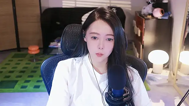Snapshot of Roseonly_ chatting on 10/22/25, 05:41 Roseonly  online show from 10/22/25, 05:41