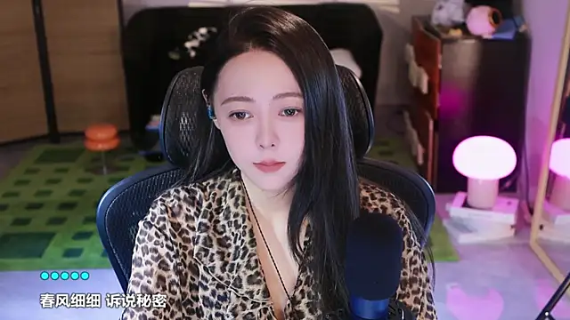 Snapshot of Roseonly_ chatting on 10/27/25, 05:11 Roseonly  online show from 10/27/25, 05:11