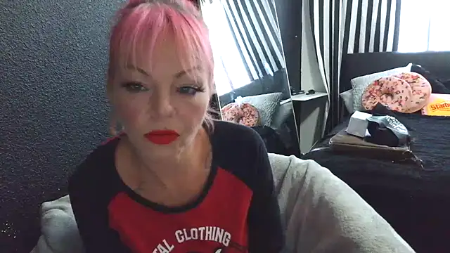 Snapshot of rileyraerhoads chatting on 09/29/25, 10:25 rileyraerhoads online show from 09/29/25, 10:25