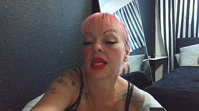 Snapshot of rileyraerhoads chatting on 09/30/25, 05:07 rileyraerhoads online show from 09/30/25, 05:07