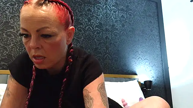 Snapshot of rileyraerhoads chatting on 10/20/25, 01:17 rileyraerhoads online show from 10/20/25, 01:17