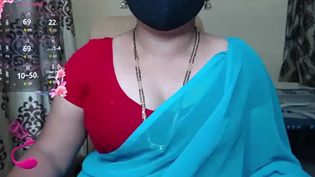 Snapshot of Queen_sakshi chatting on 11/20/25, 05:45 Queen sakshi online show from 11/20/25, 05:45