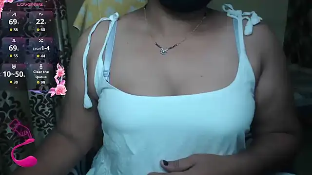 Snapshot of Queen_sakshi chatting on 11/27/25, 07:49 Queen sakshi online show from 11/27/25, 07:49