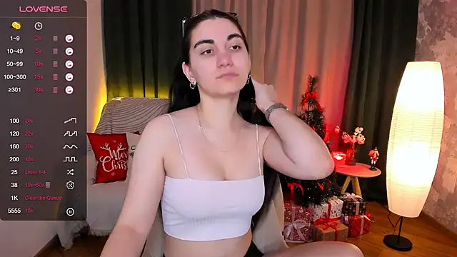 Snapshot of hannacheekss_ chatting on 12/16/24, 02:57 hannacheekss online show from 12/16/24, 02:57