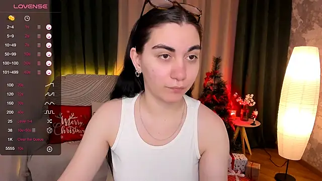 Snapshot of hannacheekss_ chatting on 12/28/24, 02:01 hannacheekss online show from 12/28/24, 02:01