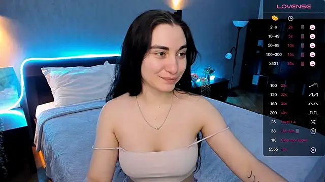 Snapshot of hannacheekss_ chatting on 01/13/25, 10:03 hannacheekss online show from 01/13/25, 10:03