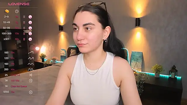 Snapshot of hannacheekss_ chatting on 01/20/25, 05:04 hannacheekss online show from 01/20/25, 05:04