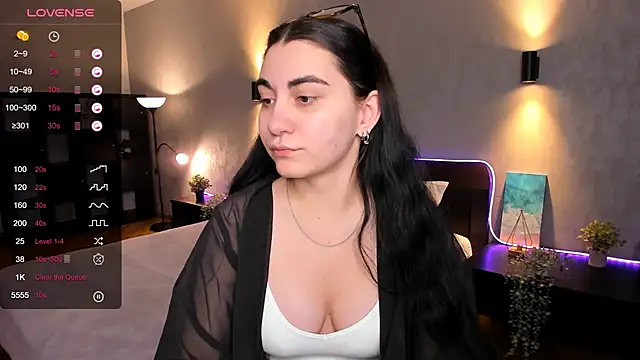 Snapshot of hannacheekss_ chatting on 01/24/25, 01:56 hannacheekss online show from 01/24/25, 01:56