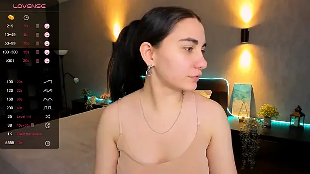 Snapshot of hannacheekss_ chatting on 01/27/25, 05:36 hannacheekss online show from 01/27/25, 05:36