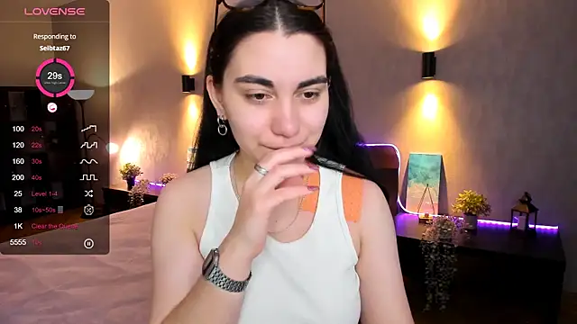 Snapshot of hannacheekss_ chatting on 01/29/25, 02:09 hannacheekss online show from 01/29/25, 02:09