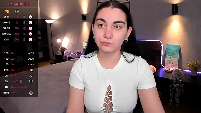 Snapshot of hannacheekss_ chatting on 02/05/25, 02:08 hannacheekss online show from 02/05/25, 02:08