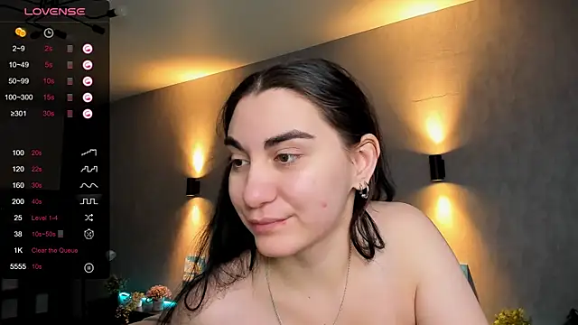 Snapshot of hannacheekss_ chatting on 02/06/25, 05:03 hannacheekss online show from 02/06/25, 05:03