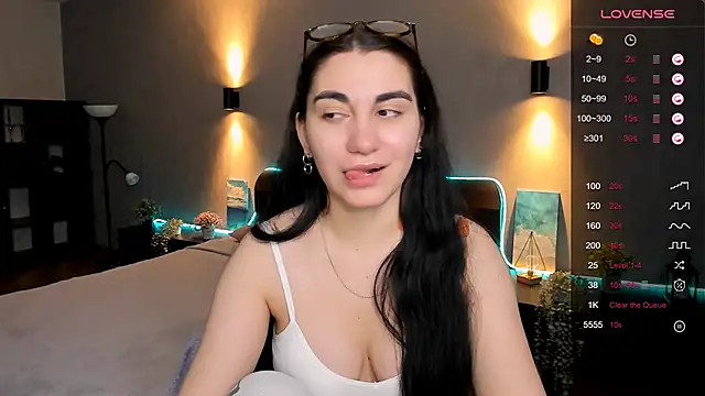 Snapshot of hannacheekss_ chatting on 02/10/25, 05:25 hannacheekss online show from 02/10/25, 05:25
