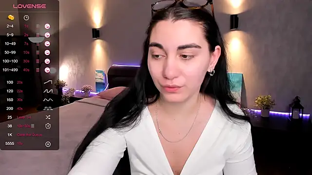 Snapshot of hannacheekss_ chatting on 02/12/25, 04:54 hannacheekss online show from 02/12/25, 04:54