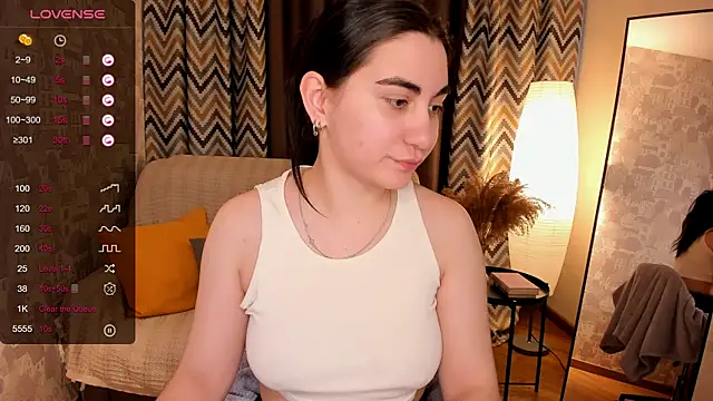 Snapshot of hannacheekss_ chatting on 02/15/25, 01:53 hannacheekss online show from 02/15/25, 01:53