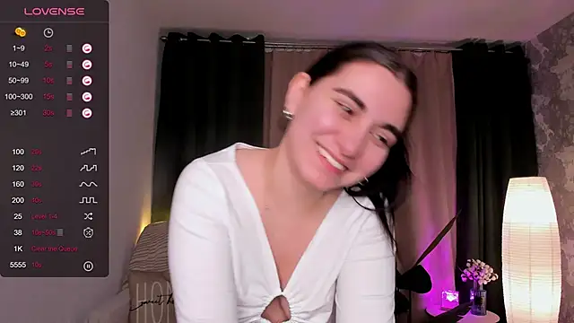 Snapshot of hannacheekss_ chatting on 02/17/25, 03:09 hannacheekss online show from 02/17/25, 03:09