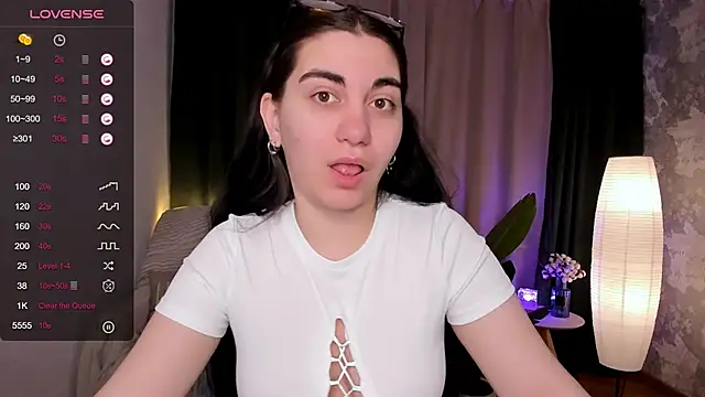 Snapshot of hannacheekss_ chatting on 02/19/25, 02:01 hannacheekss online show from 02/19/25, 02:01