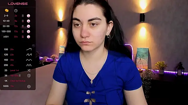 Snapshot of hannacheekss_ chatting on 02/20/25, 02:07 hannacheekss online show from 02/20/25, 02:07