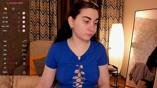 Snapshot of hannacheekss_ chatting on 02/22/25, 01:55 hannacheekss online show from 02/22/25, 01:55