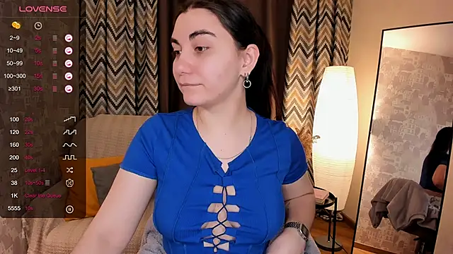 Snapshot of hannacheekss_ chatting on 03/01/25, 02:04 hannacheekss online show from 03/01/25, 02:04