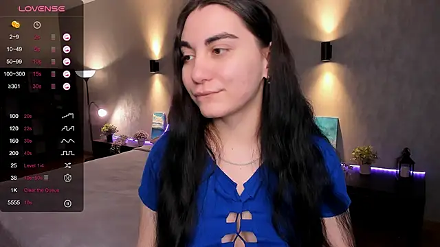 Snapshot of hannacheekss_ chatting on 03/04/25, 05:21 hannacheekss online show from 03/04/25, 05:21