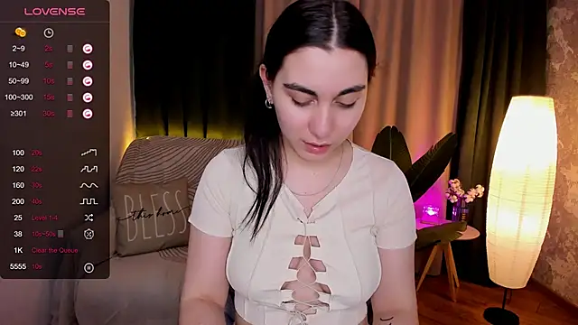 Snapshot of hannacheekss_ chatting on 03/10/25, 11:21 hannacheekss online show from 03/10/25, 11:21