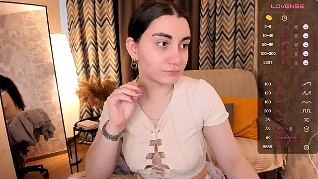 Snapshot of hannacheekss_ chatting on 03/11/25, 05:27 hannacheekss online show from 03/11/25, 05:27