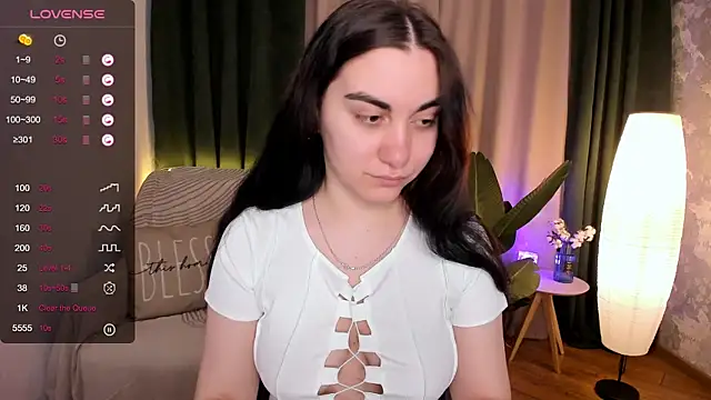 Snapshot of hannacheekss_ chatting on 03/12/25, 01:58 hannacheekss online show from 03/12/25, 01:58