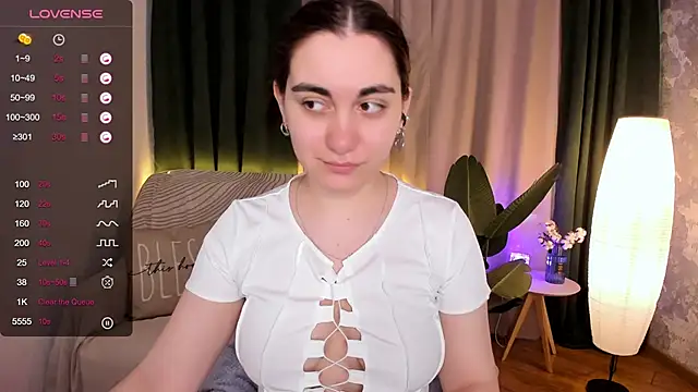 Snapshot of hannacheekss_ chatting on 03/12/25, 05:02 hannacheekss online show from 03/12/25, 05:02