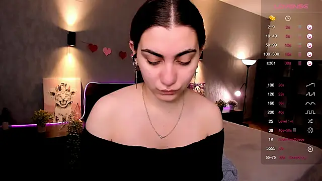 Snapshot of hannacheekss_ chatting on 09/12/25, 02:00 hannacheekss online show from 09/12/25, 02:00