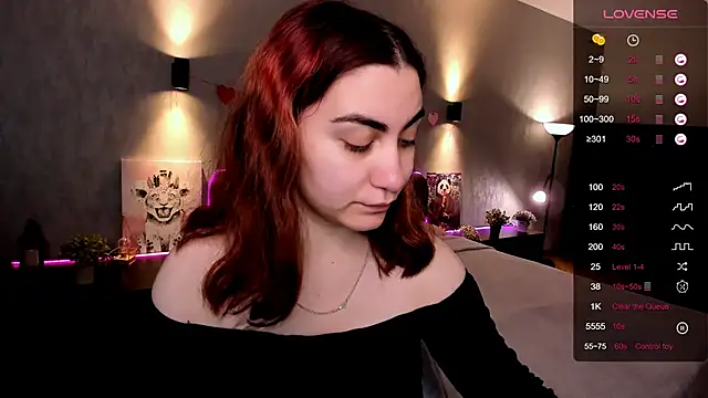 Snapshot of hannacheekss_ chatting on 09/22/25, 02:02 hannacheekss online show from 09/22/25, 02:02