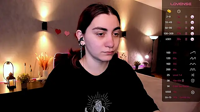 Snapshot of hannacheekss_ chatting on 10/02/25, 01:56 hannacheekss online show from 10/02/25, 01:56