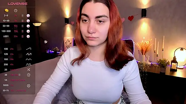 Snapshot of hannacheekss_ chatting on 10/07/25, 02:09 hannacheekss online show from 10/07/25, 02:09